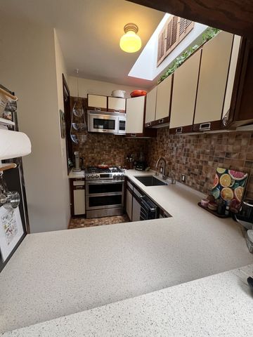 852 W Diversey Parkway 3F, Chicago, IL 60614