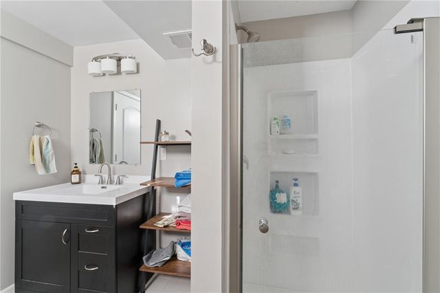 506 W King Street, Spring Hill, KS 66083