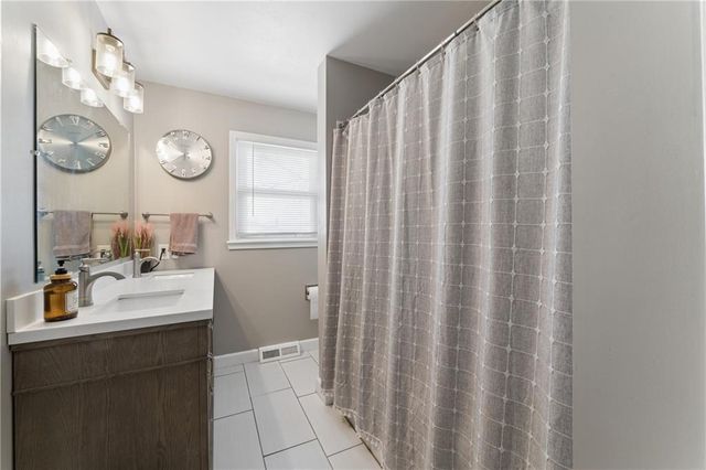 506 W King Street, Spring Hill, KS 66083