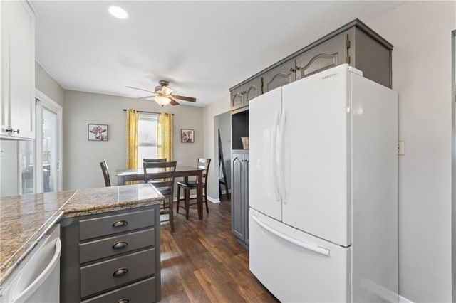 506 W King Street, Spring Hill, KS 66083