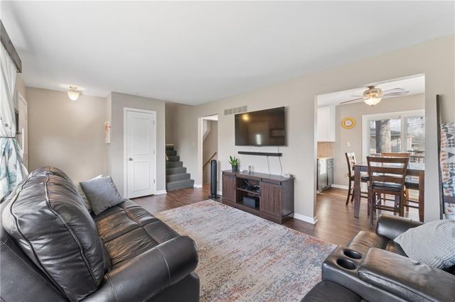 506 W King Street, Spring Hill, KS 66083