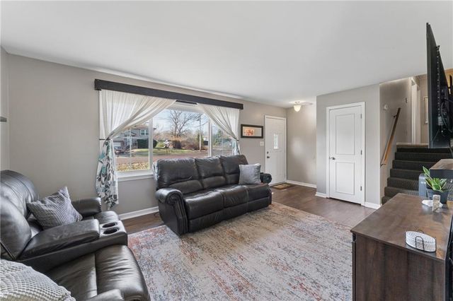 506 W King Street, Spring Hill, KS 66083