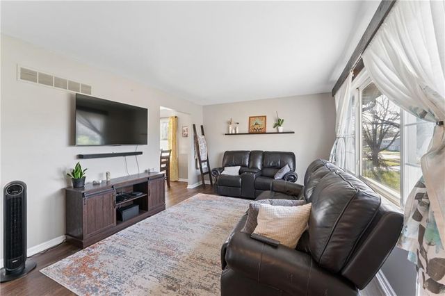 506 W King Street, Spring Hill, KS 66083