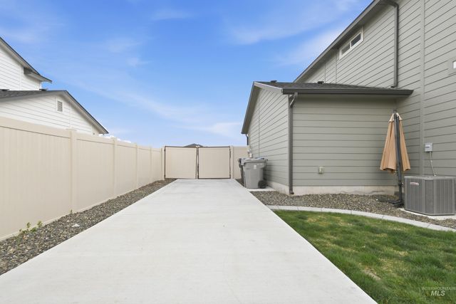 16899 N Lowerfield Loop, Nampa, ID 83687