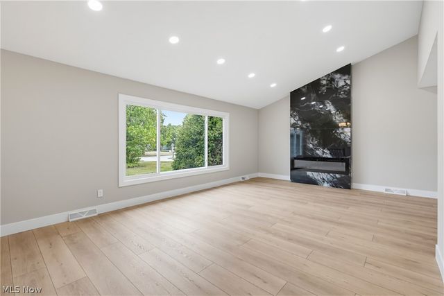 4796 Lindsey Lane, Richmond Heights, OH 44143
