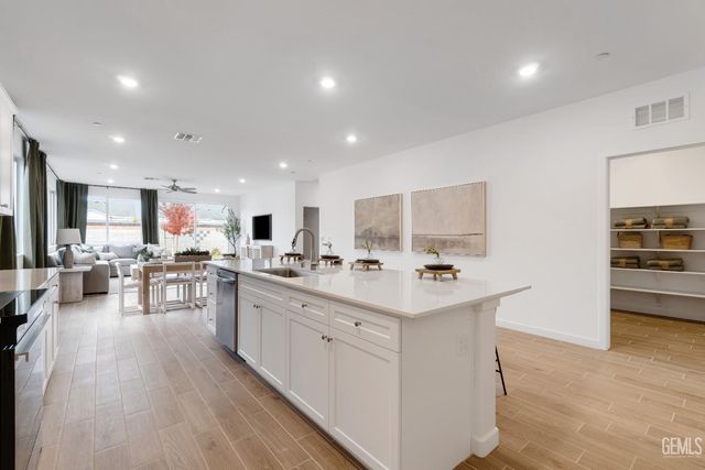 3238 Laurel Hill Lane, Shafter, CA 93263