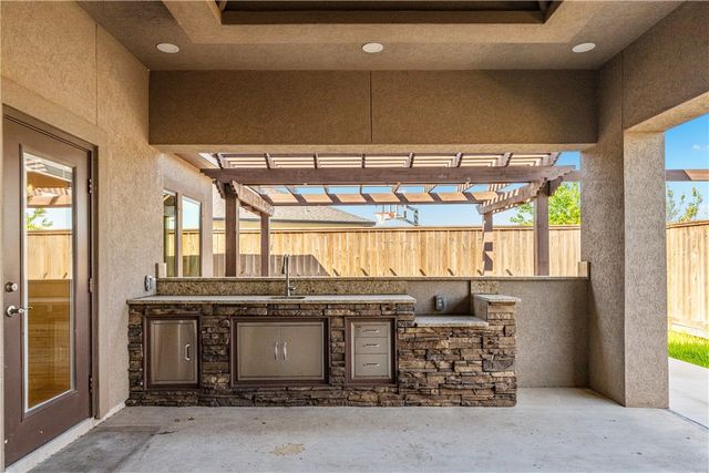 7710 Bison Dr, Corpus Christi, TX 78414