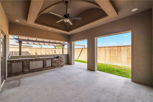 7710 Bison Dr, Corpus Christi, TX 78414