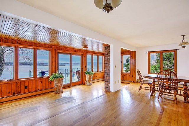 35 Hanson Road, Barrington, RI 02806