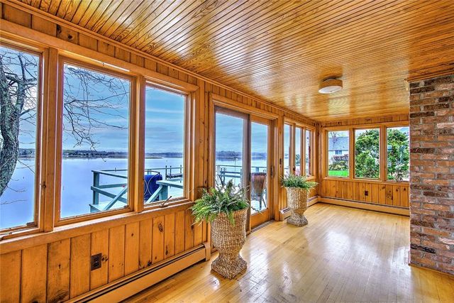 35 Hanson Road, Barrington, RI 02806