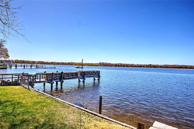 35 Hanson Road, Barrington, RI 02806