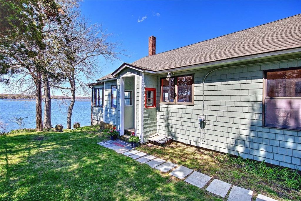 35 Hanson Road, Barrington, RI 02806