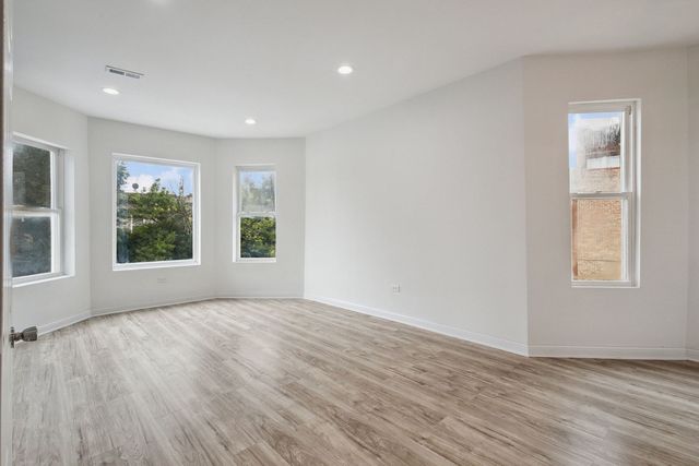 4322 W Jackson Boulevard, Chicago, IL 60624