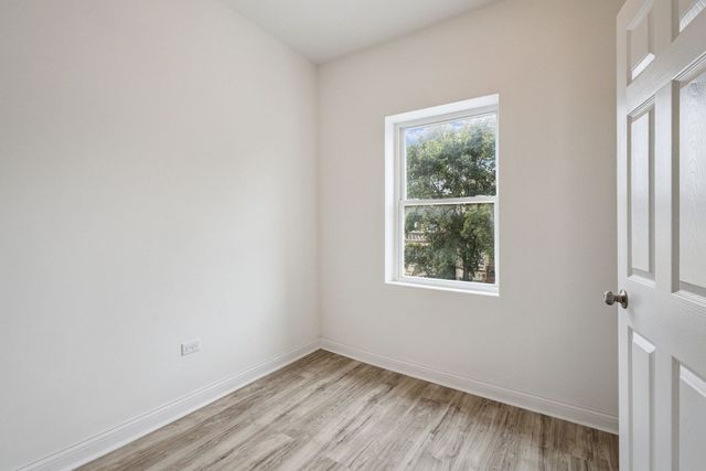 4322 W Jackson Boulevard, Chicago, IL 60624
