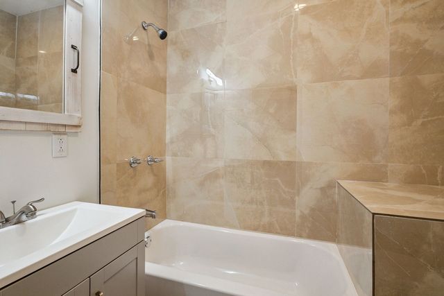 4322 W Jackson Boulevard, Chicago, IL 60624