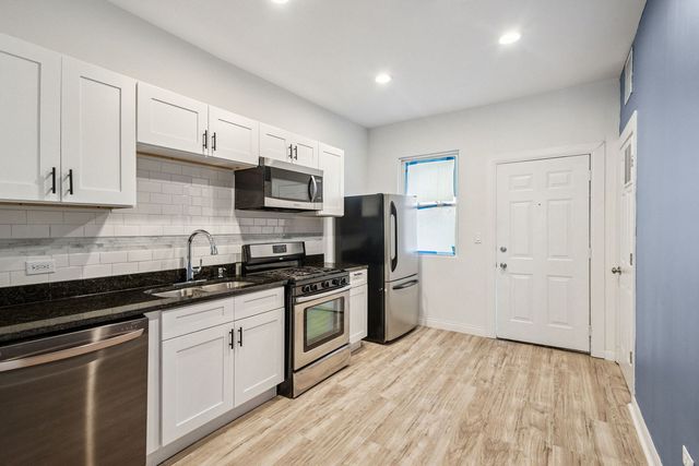 4322 W Jackson Boulevard, Chicago, IL 60624