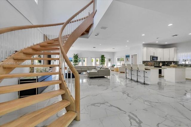 1700 Cleveland Rd, Miami Beach, FL 33141