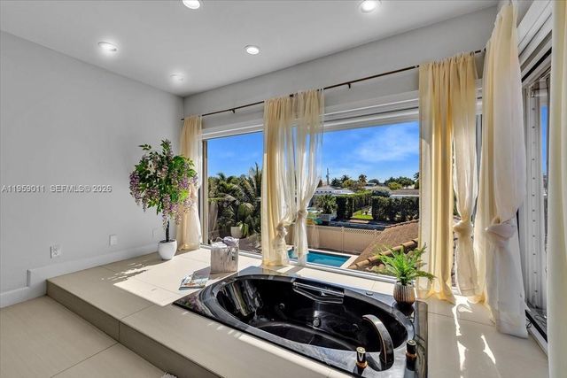 1700 Cleveland Rd, Miami Beach, FL 33141