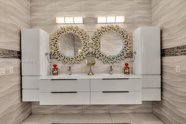 1700 Cleveland Rd, Miami Beach, FL 33141