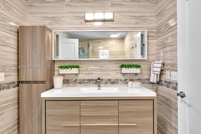 1700 Cleveland Rd, Miami Beach, FL 33141