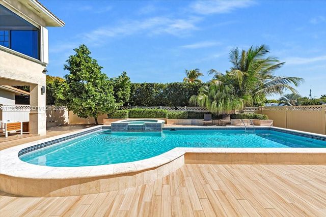 1700 Cleveland Rd, Miami Beach, FL 33141