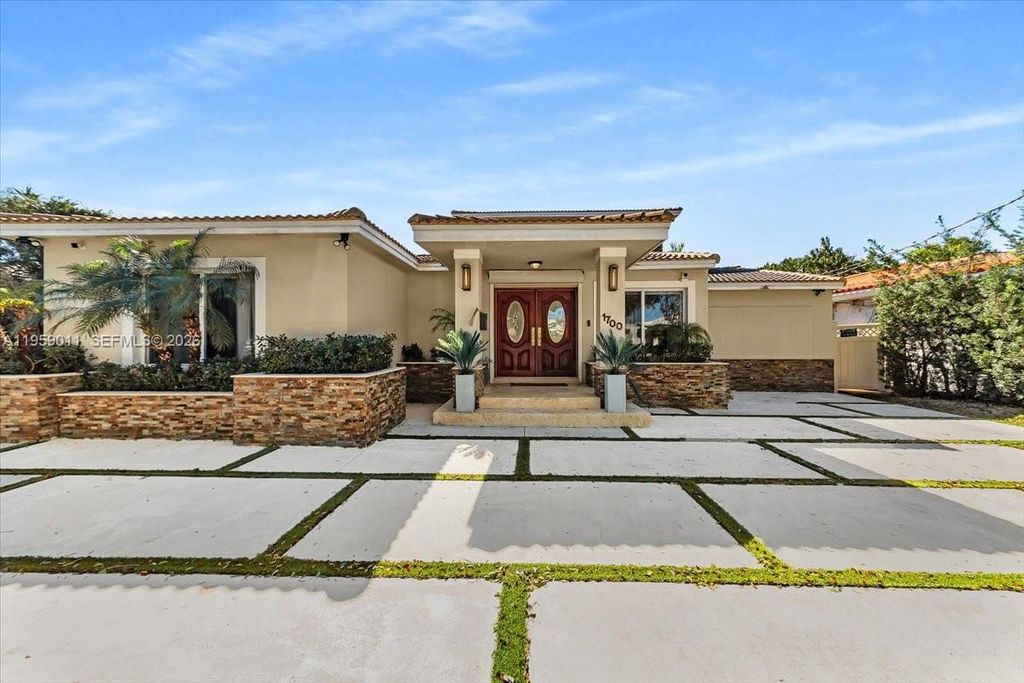 1700 Cleveland Rd, Miami Beach, FL 33141