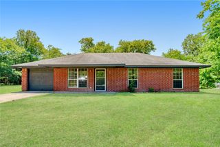 235 Hickory Street, Blossom, TX 75416