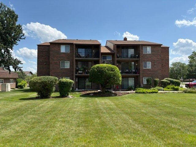 9840 W 153rd Street 1NE, Orland Park, IL 60462