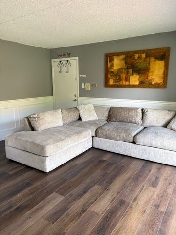 9840 W 153rd Street 1NE, Orland Park, IL 60462
