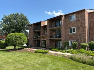9840 W 153rd Street 1NE, Orland Park, IL 60462