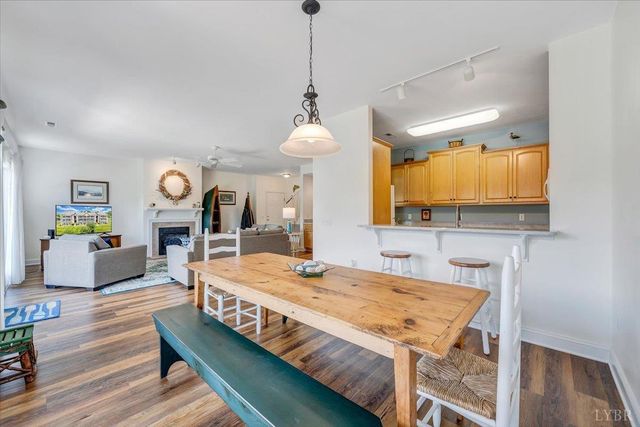 335 S Pointe Shore Drive 303, Moneta, VA 24121