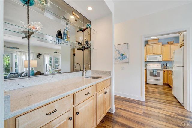 335 S Pointe Shore Drive 303, Moneta, VA 24121