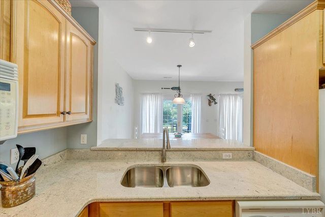 335 S Pointe Shore Drive 303, Moneta, VA 24121