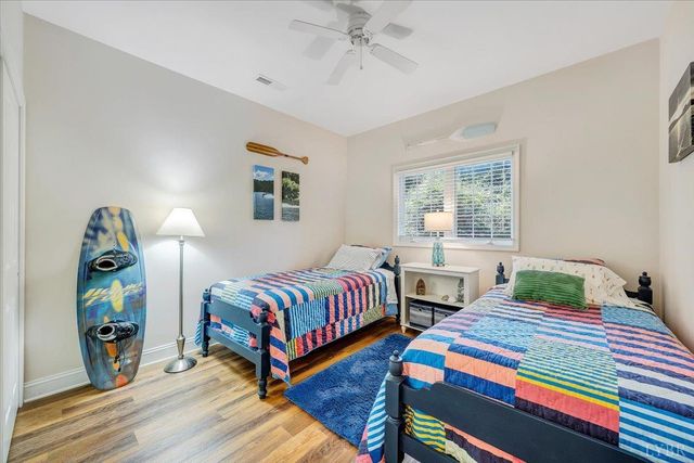 335 S Pointe Shore Drive 303, Moneta, VA 24121