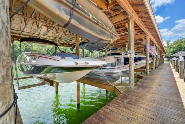 335 S Pointe Shore Drive 303, Moneta, VA 24121