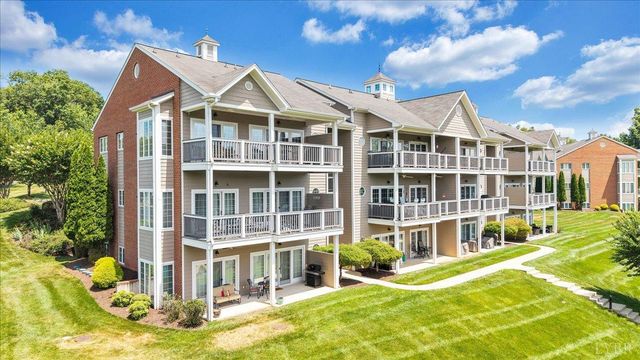 335 S Pointe Shore Drive 303, Moneta, VA 24121