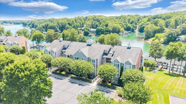 335 S Pointe Shore Drive 303, Moneta, VA 24121