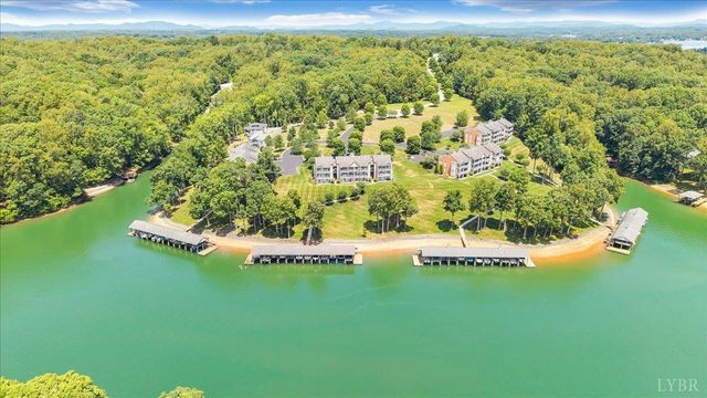 335 S Pointe Shore Drive 303, Moneta, VA 24121