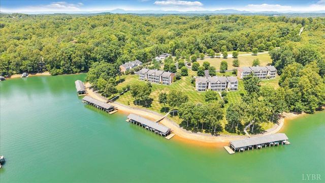 335 S Pointe Shore Drive 303, Moneta, VA 24121