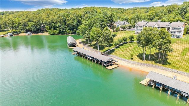 335 S Pointe Shore Drive 303, Moneta, VA 24121