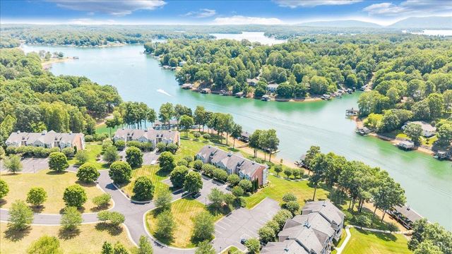 335 S Pointe Shore Drive 303, Moneta, VA 24121