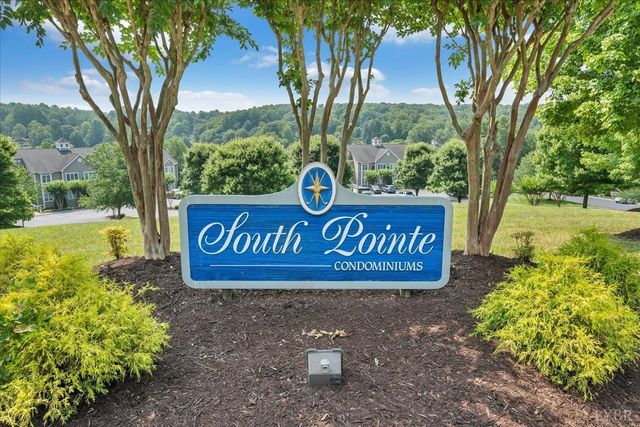 335 S Pointe Shore Drive 303, Moneta, VA 24121