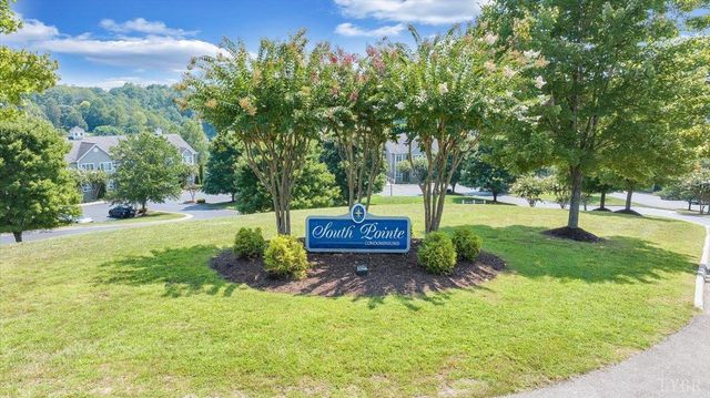 335 S Pointe Shore Drive 303, Moneta, VA 24121