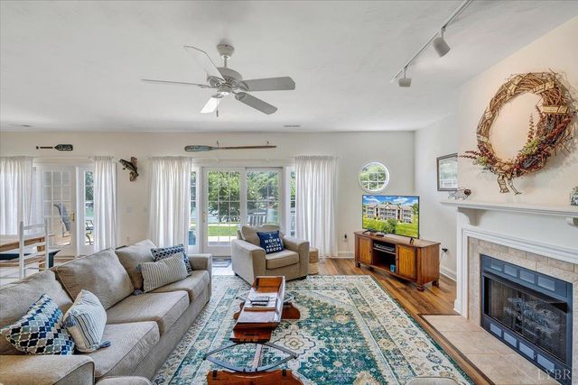 335 S Pointe Shore Drive 303, Moneta, VA 24121