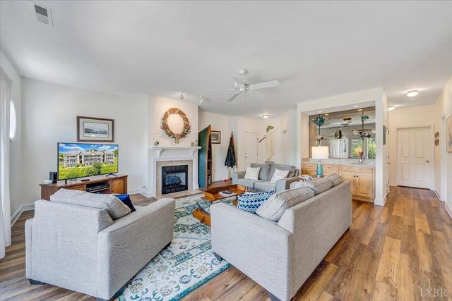 335 S Pointe Shore Drive 303, Moneta, VA 24121