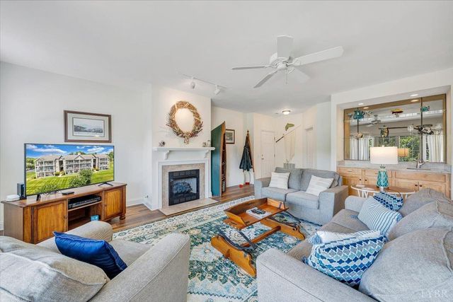 335 S Pointe Shore Drive 303, Moneta, VA 24121