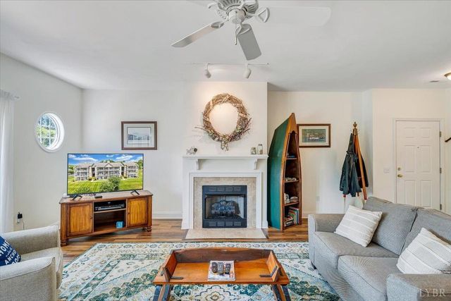 335 S Pointe Shore Drive 303, Moneta, VA 24121
