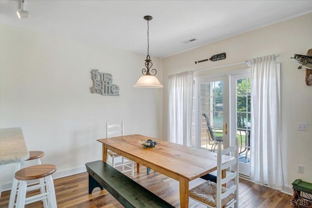 335 S Pointe Shore Drive 303, Moneta, VA 24121