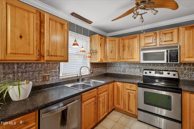 289 Brookside Lane, Bluff City, TN 37618