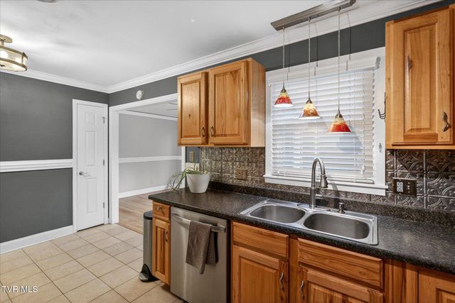 289 Brookside Lane, Bluff City, TN 37618